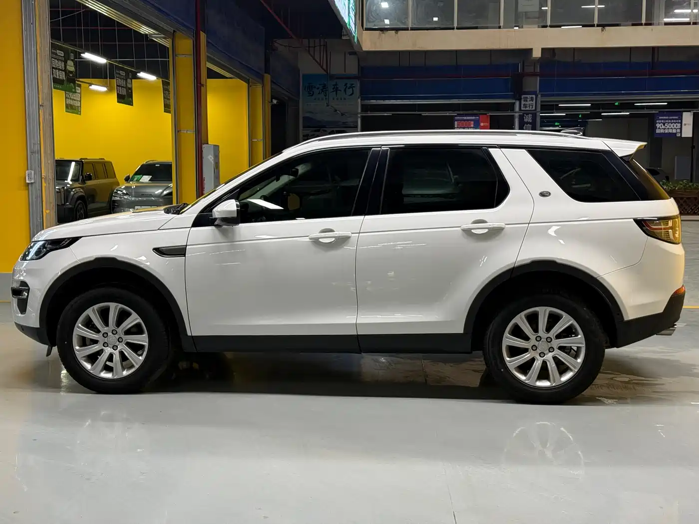 Land Rover Discovery Sport 2019 240PS SE Edition China V фото 4