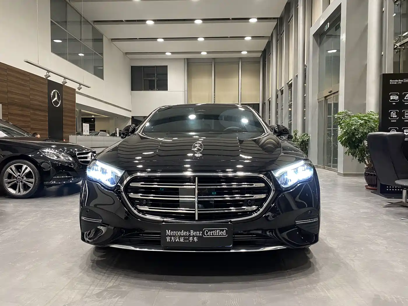 Mercedes-Benz E-Class 2025 E 260 L фото 2