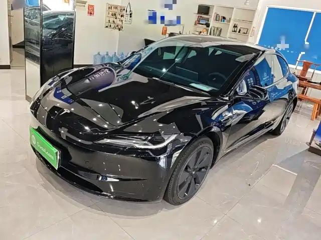 Tesla Model 3 2024