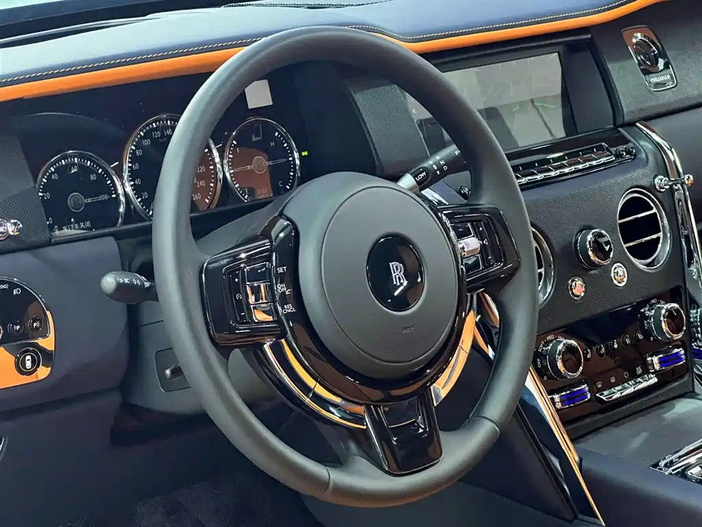 Фото 11 - Rolls-Royce Cullinan