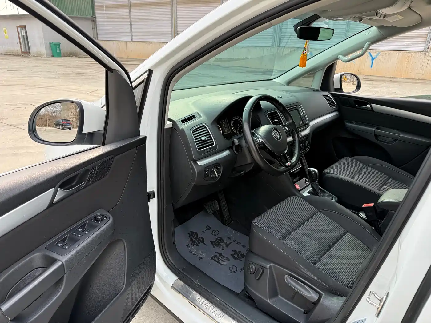 Volkswagen Sharan 2018 Facelift 380TSI Comfort 7-Seater фото 11