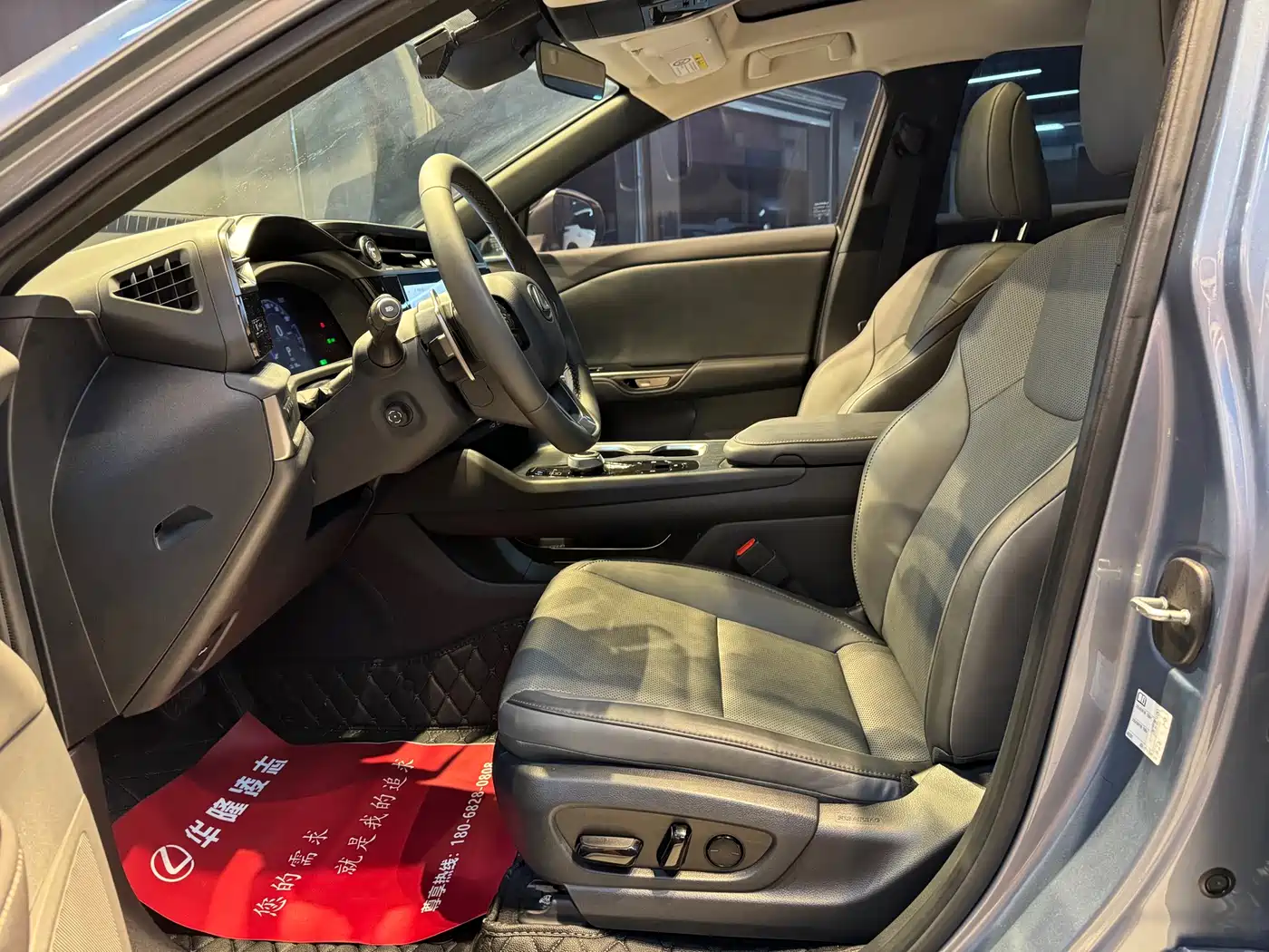 Lexus RZ 2023 450e 4WD Deluxe фото 4