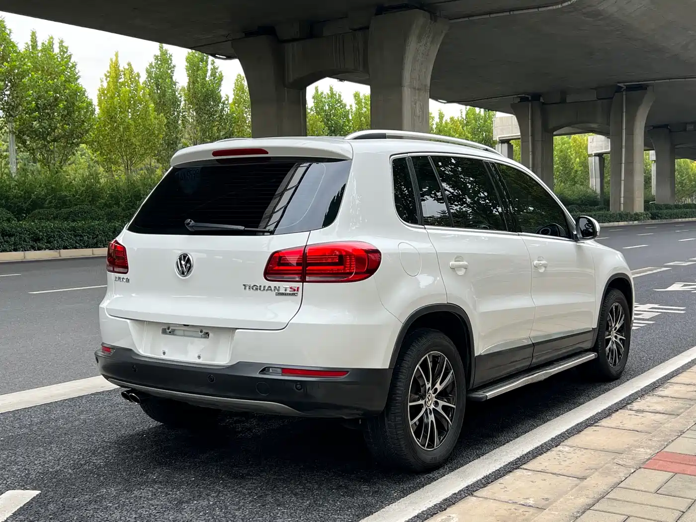 Volkswagen Tiguan 2015 1.8TSI Automatic 4WD Highline фото 6