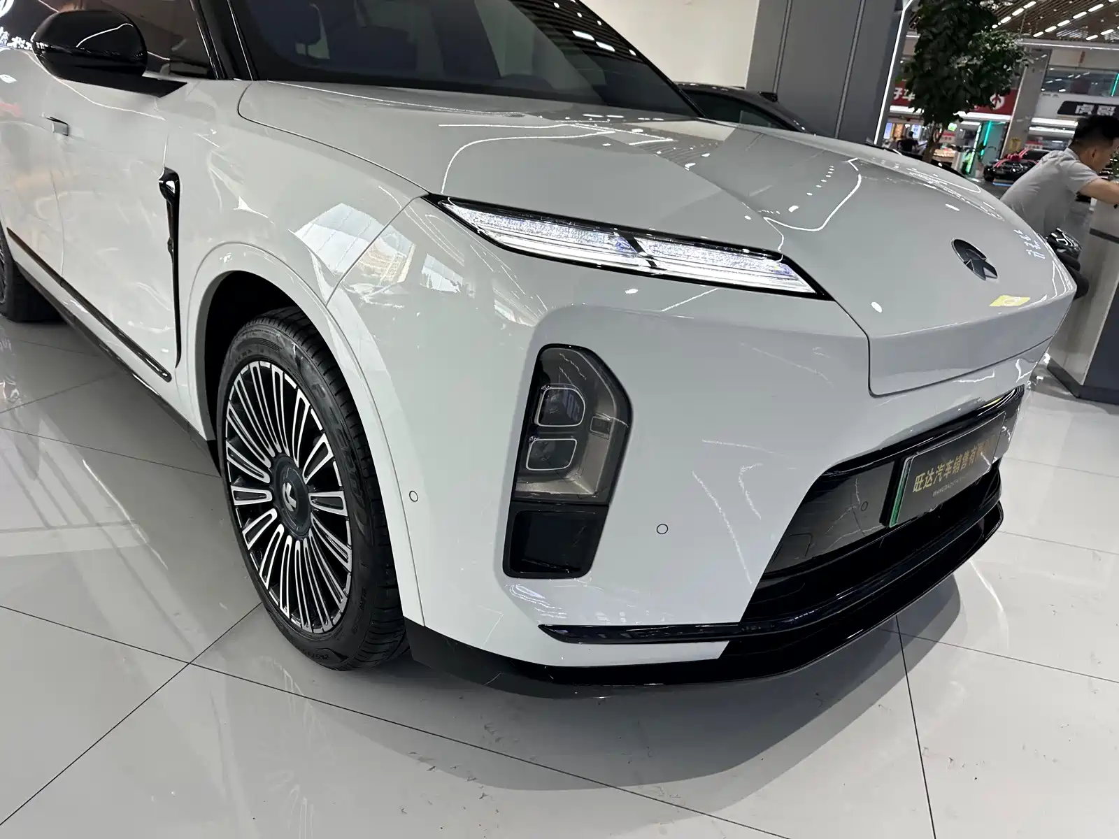 Фото 4 - NIO ES8