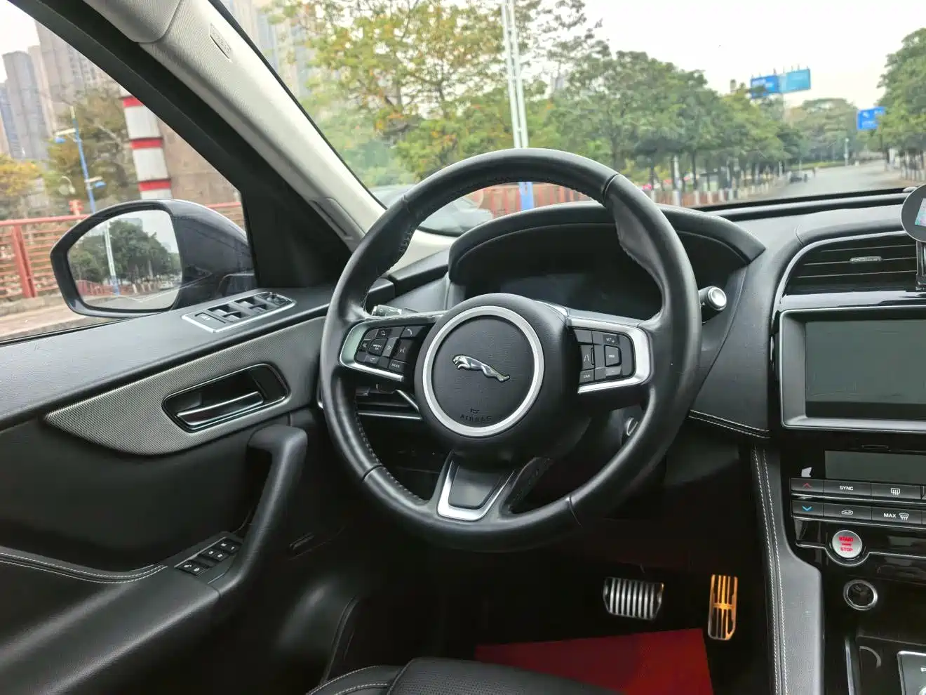 Jaguar F-PACE 2020 2.0T R-Dynamic SE фото 7