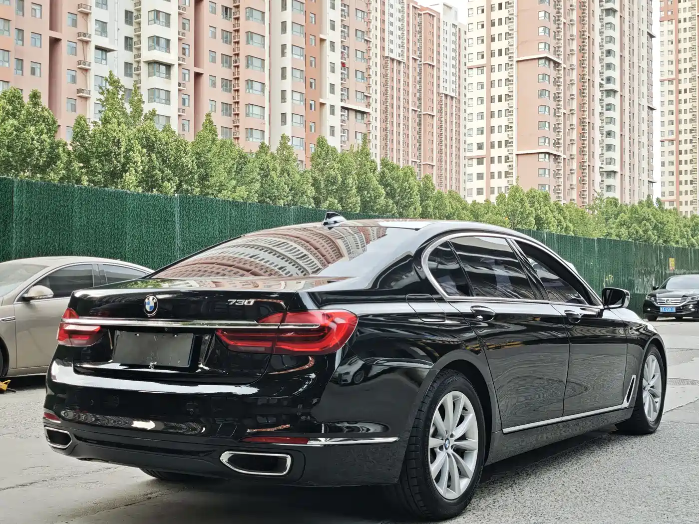 BMW 7 Series 2016 730Li Leading фото 9