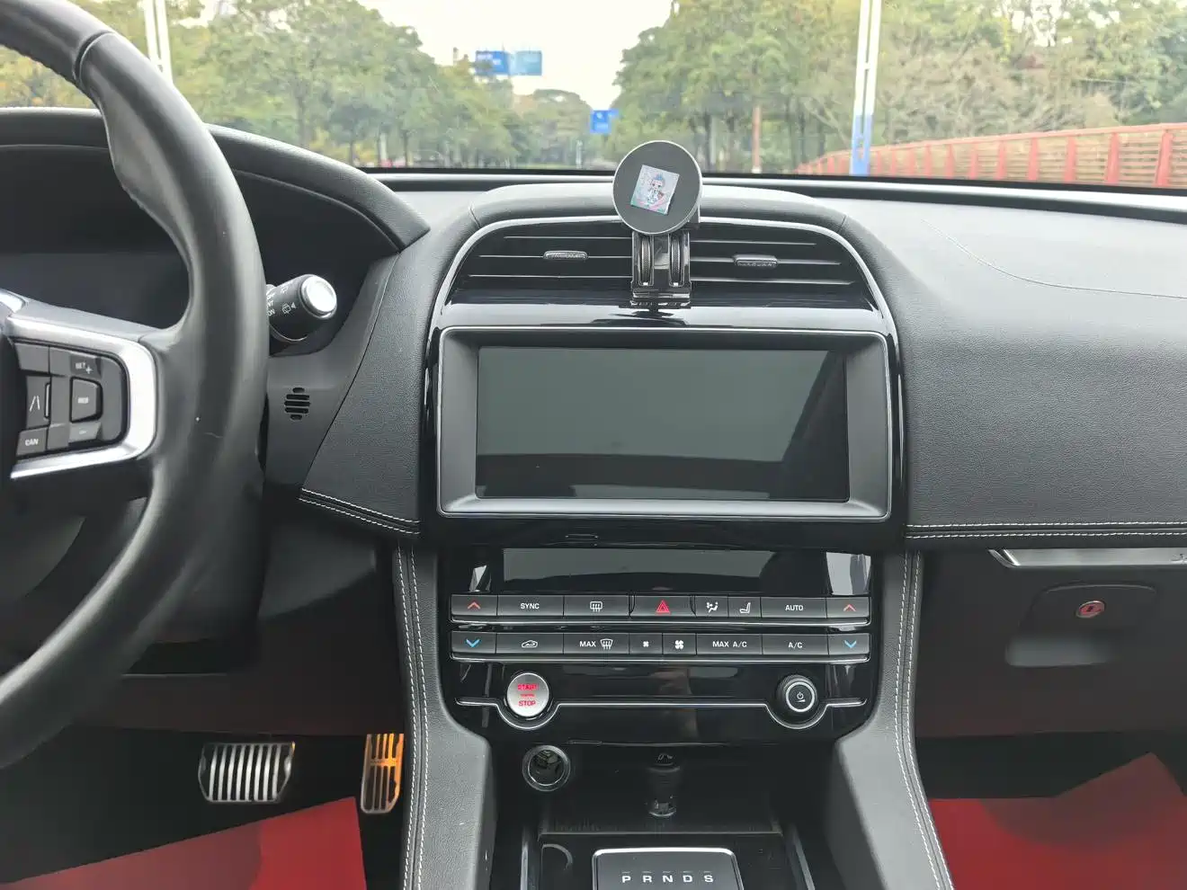 Jaguar F-PACE 2020 2.0T R-Dynamic SE фото 8