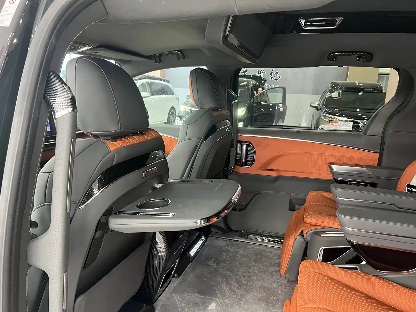 Toyota Granvia 2024 2.5L Hybrid Comfort фото 9