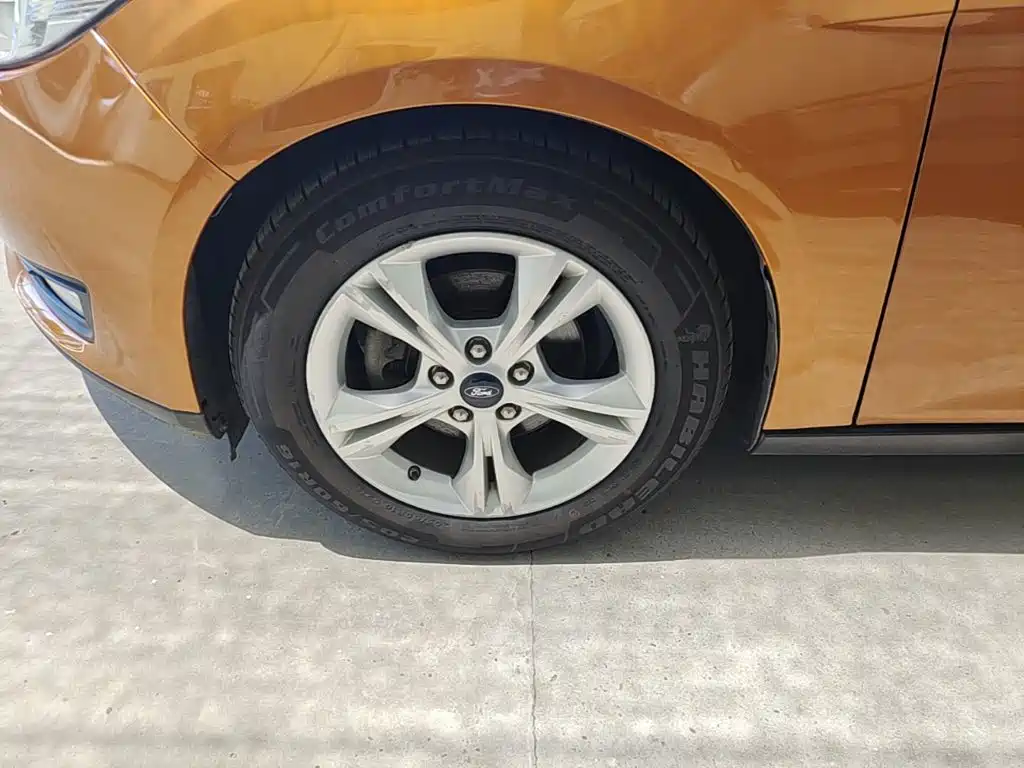 Фото 23 - Ford Focus