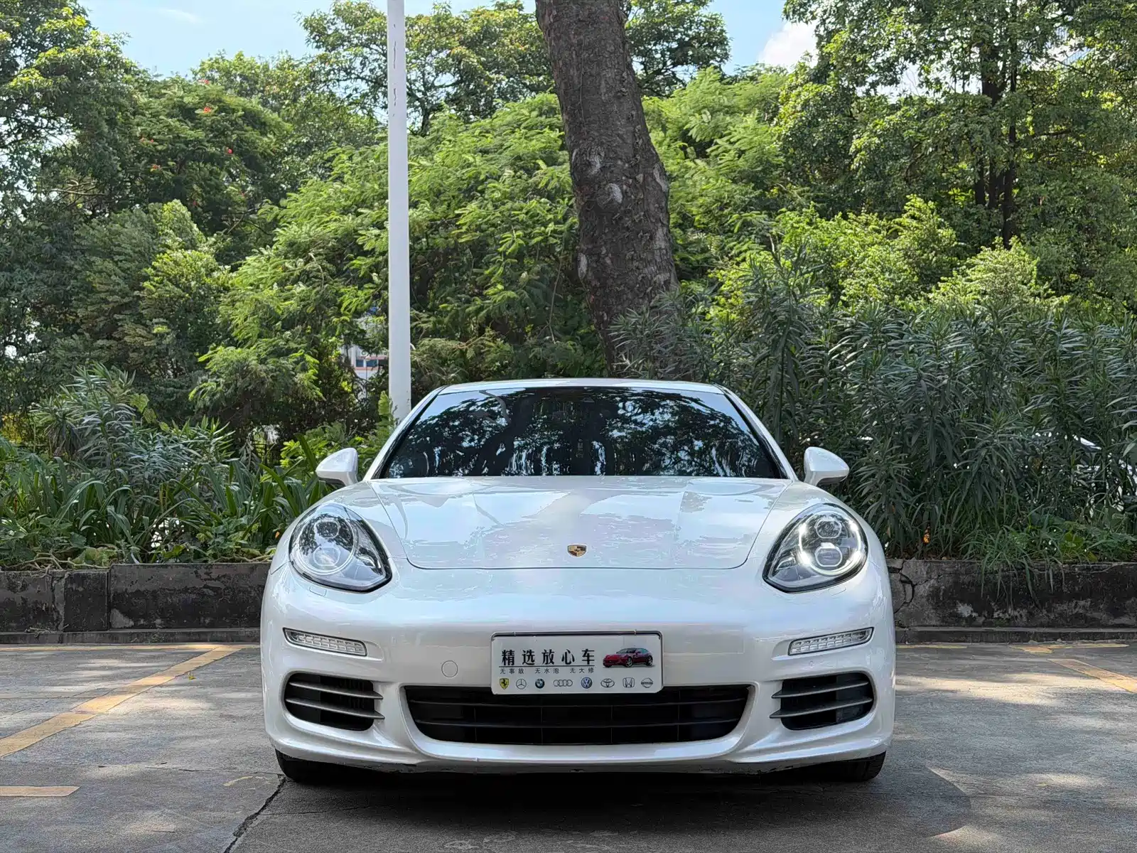 Photo 2 - Porsche Panamera
