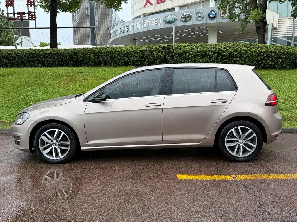 Фото 3 - Volkswagen Golf