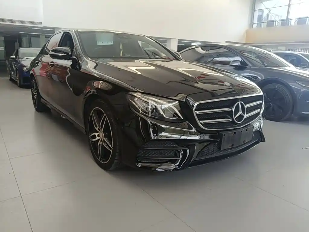 Фото 4 - Mercedes-Benz E-Class
