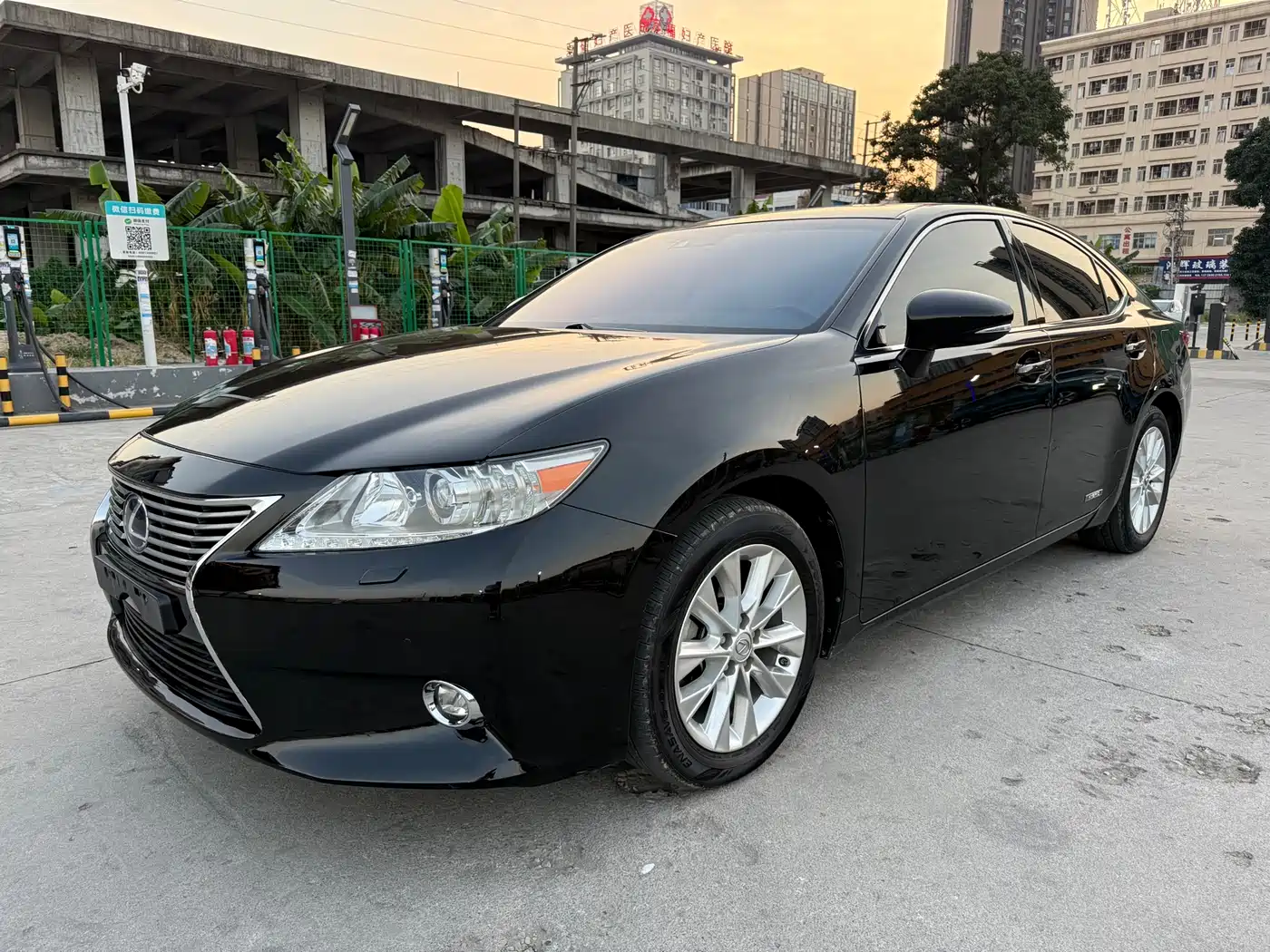 Lexus ES 2013 300h Luxury Edition