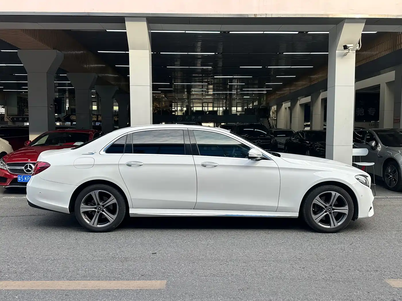 Mercedes-Benz E-Class 2016 E 200 L Sport Type фото 19