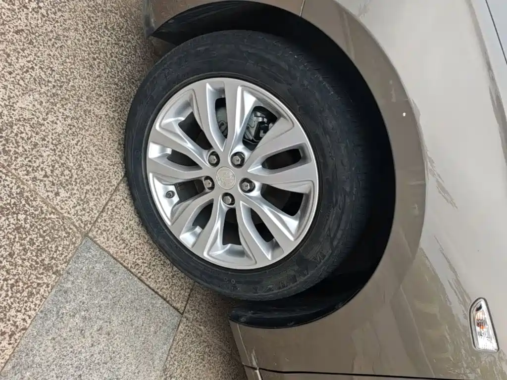 Фото 25 - Buick Excelle