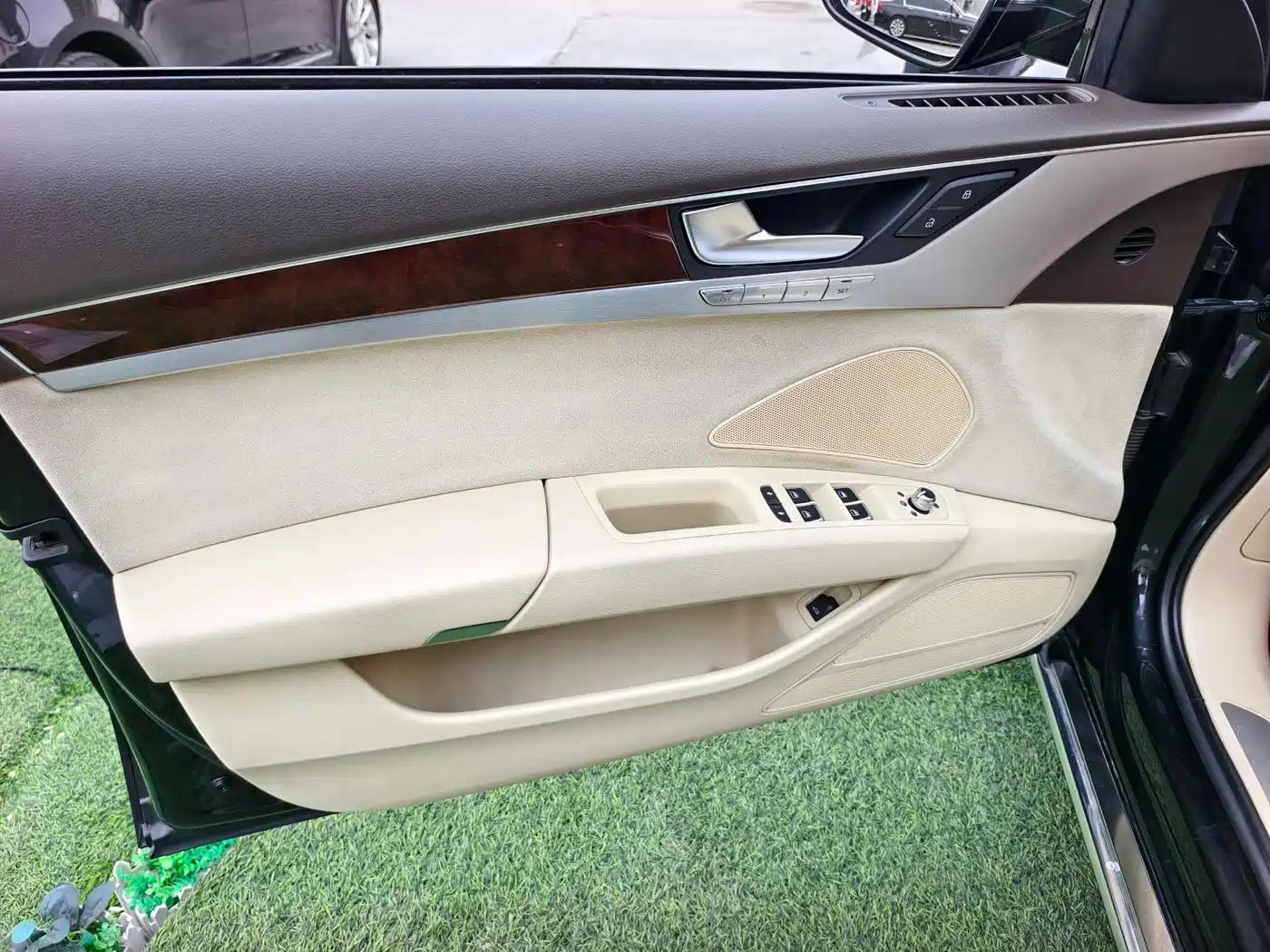 Audi A8 2012 A8L 45 TFSI quattro Comfort фото 6