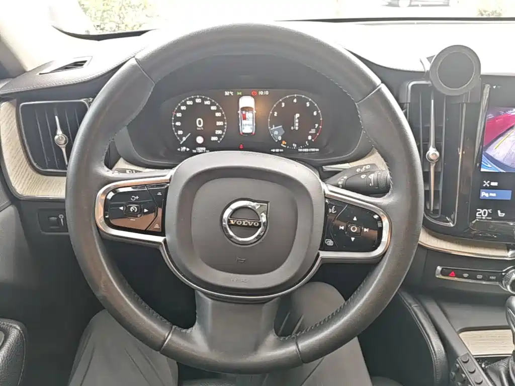 Photo 11 - Volvo XC60