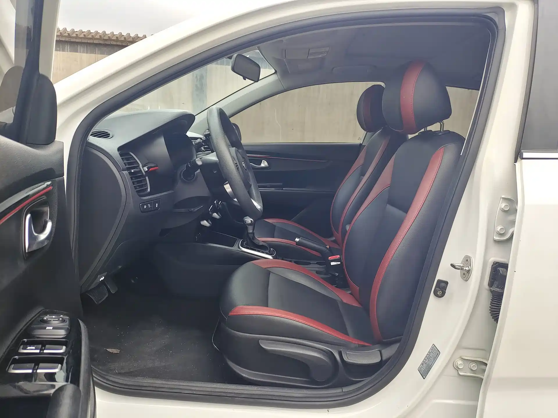 Photo 7 - Kia KX CROSS