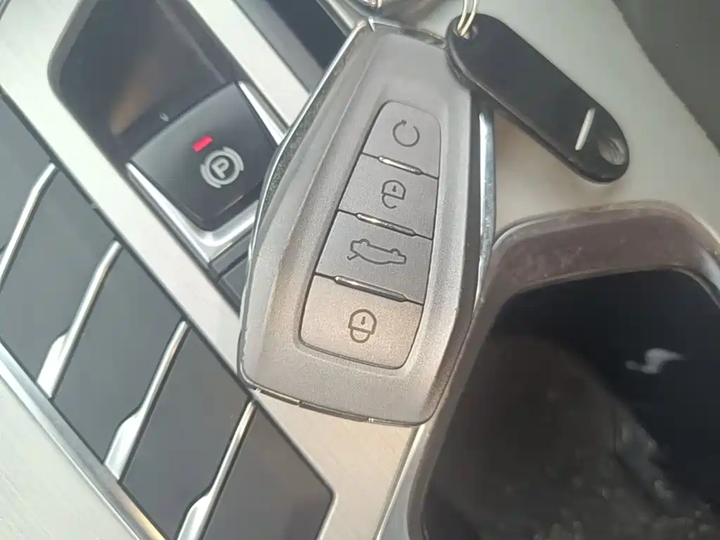 Фото 9 - Geely Coolray