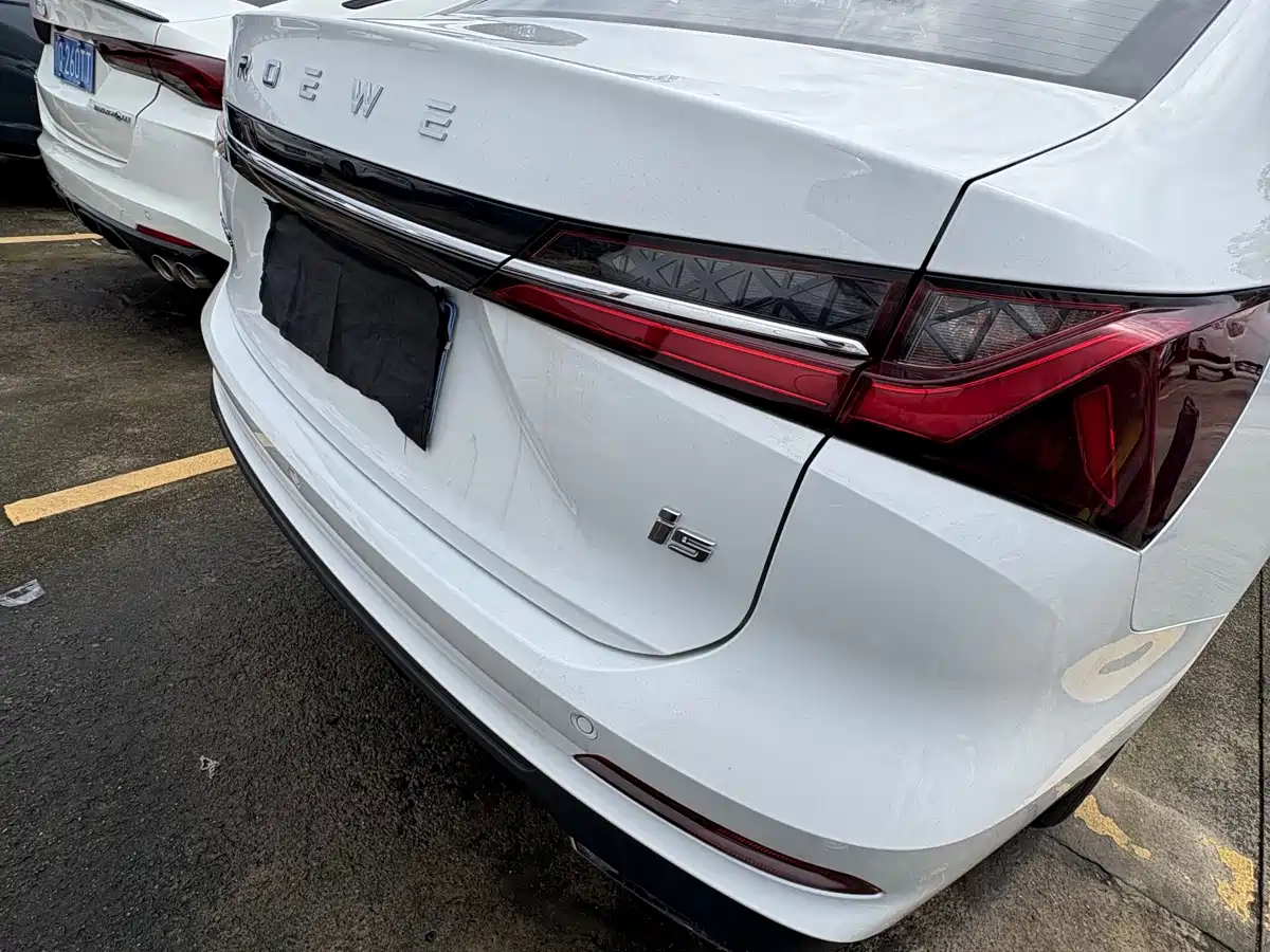 Фото 16 - Roewe i5