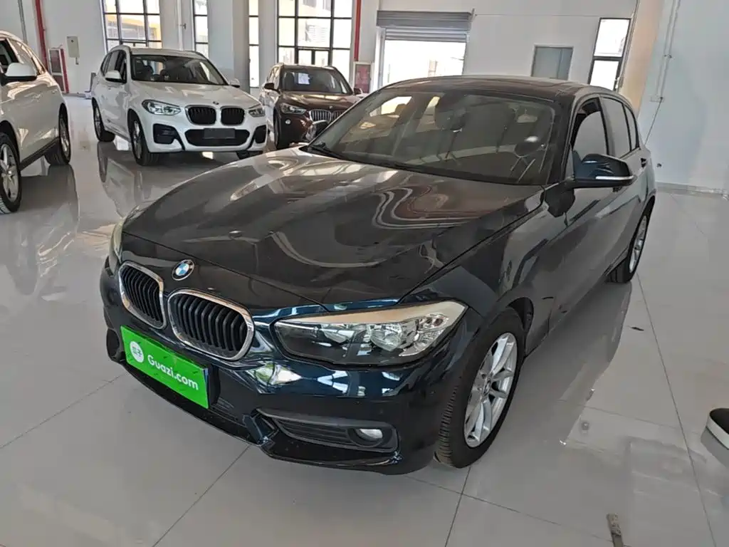 Photo 2 - BMW 1 Series (Import)
