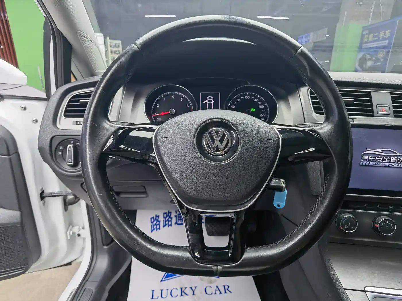 Volkswagen Golf 2016 1.6L Automatic Comfort фото 10