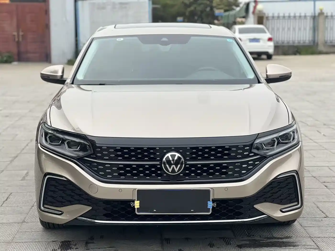 Volkswagen Passat 2022 330TSI Starlight Luxury Edition фото 2