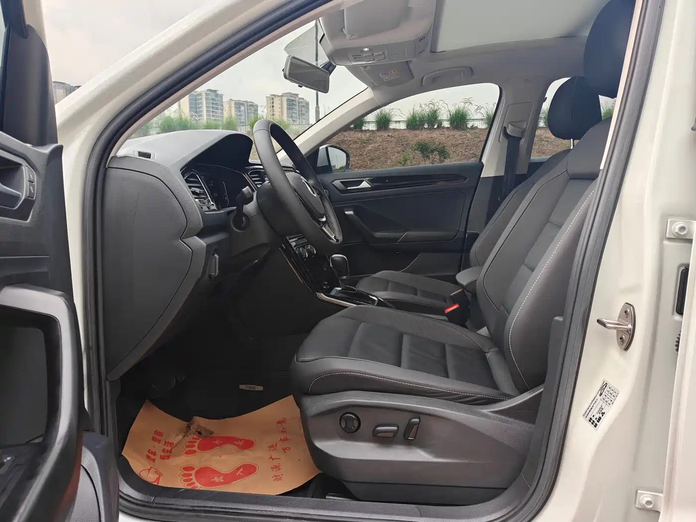 VOLKSWAGEN T-ROC EXPLORING SONGS