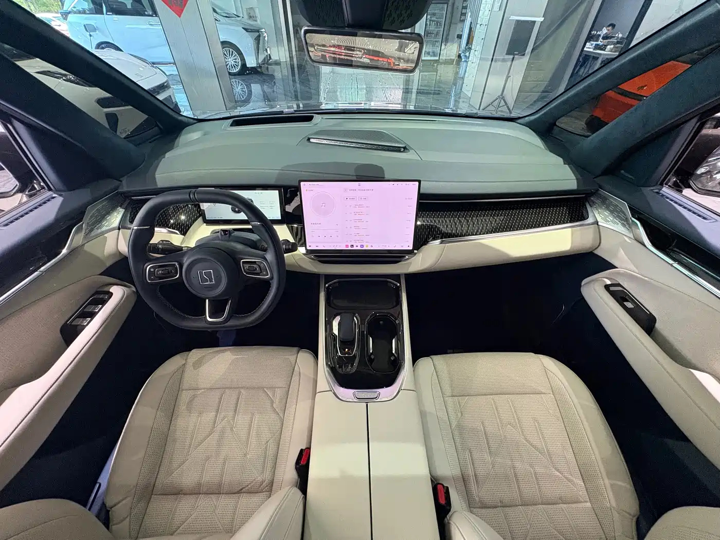 ZEEKR 009 2025 2024 6-seat Executive AWD 108kWh