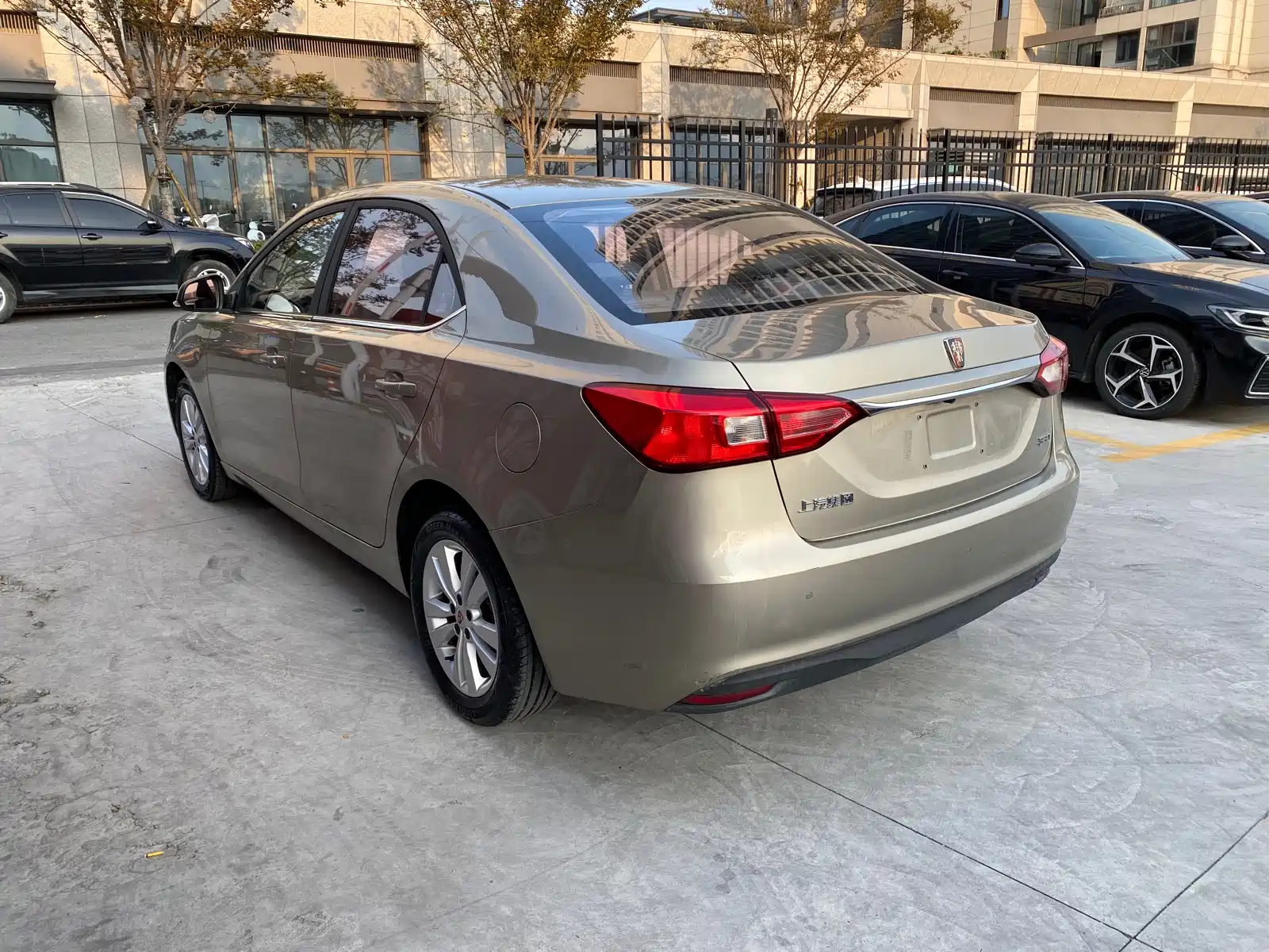 Фото 4 - Roewe 360
