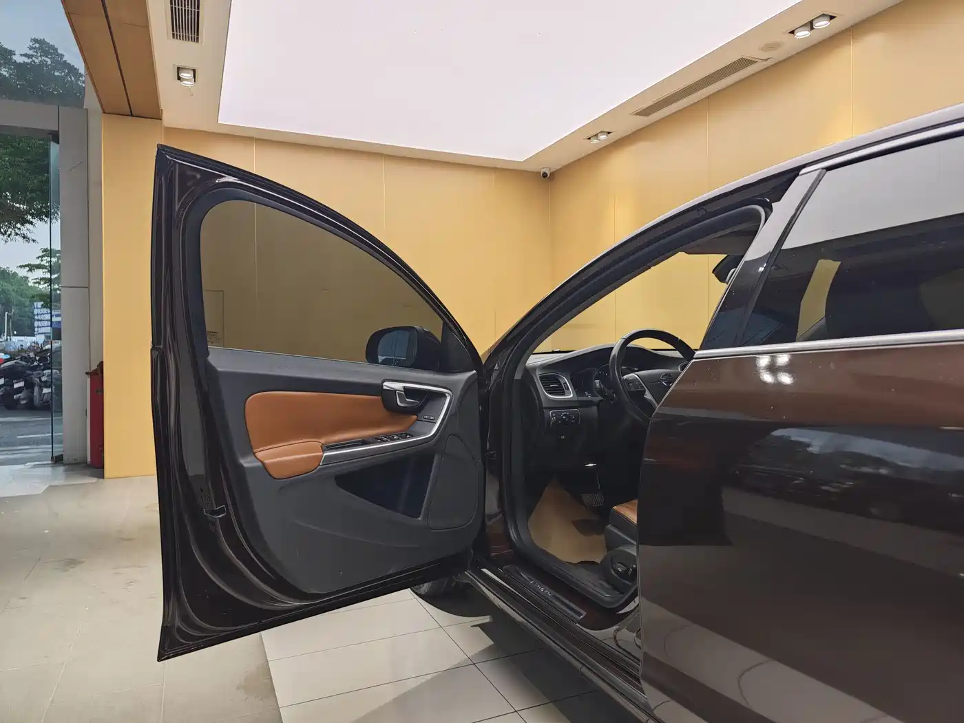 Фото 7 - Volvo S60