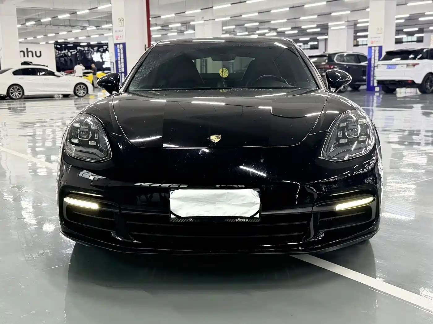 Фото 2 - Porsche Panamera