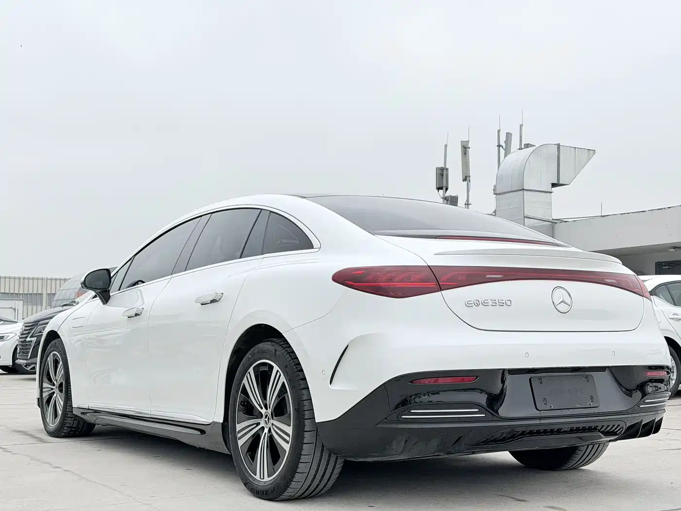 Mercedes-Benz EQE 2022 350 Luxury Edition фото 9