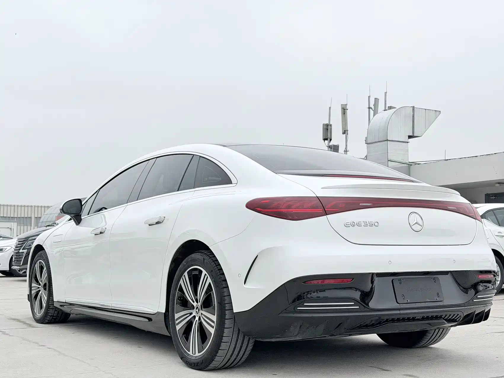 Фото 9 - Mercedes-Benz EQE