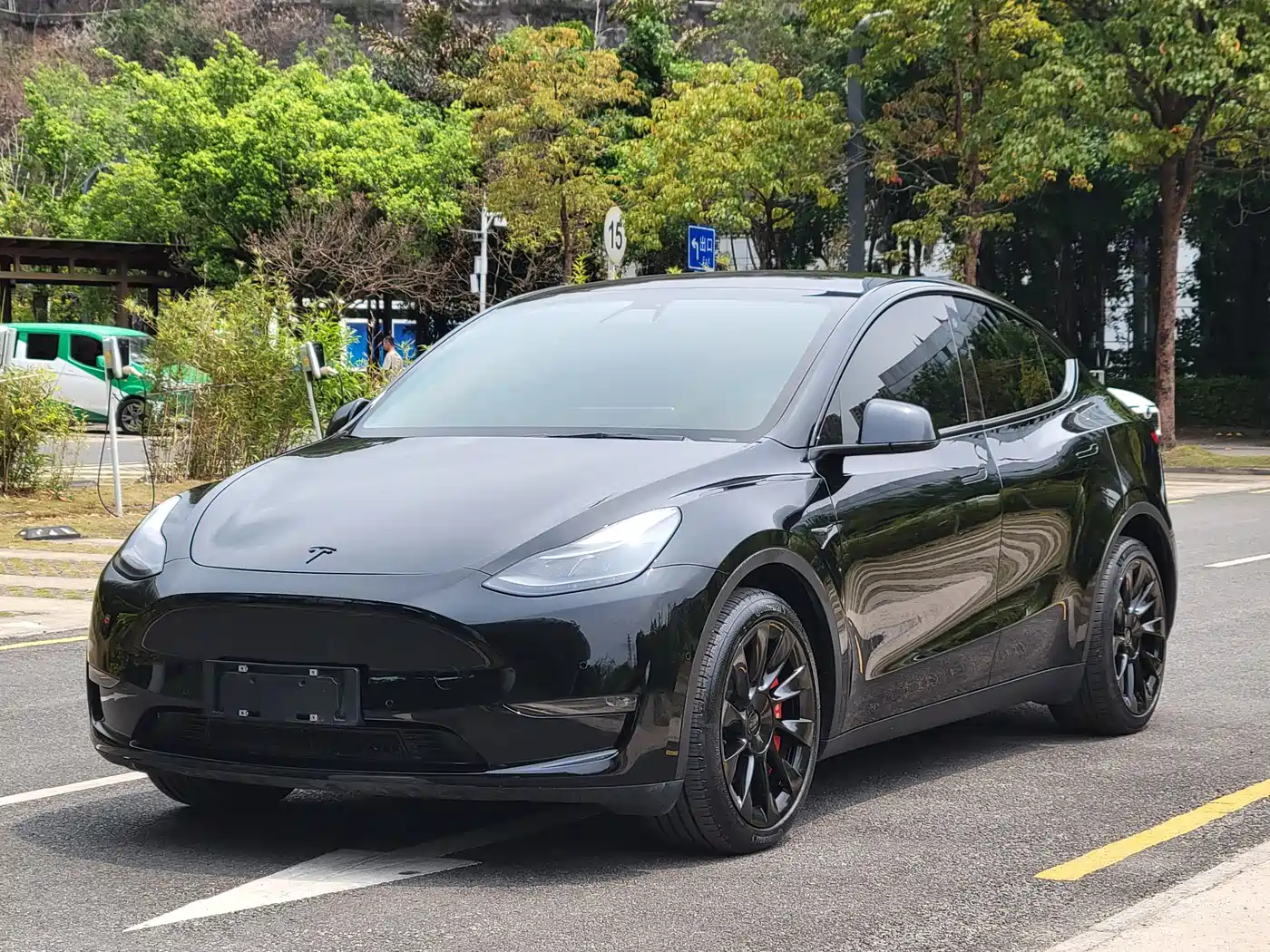TESLA MODEL Y