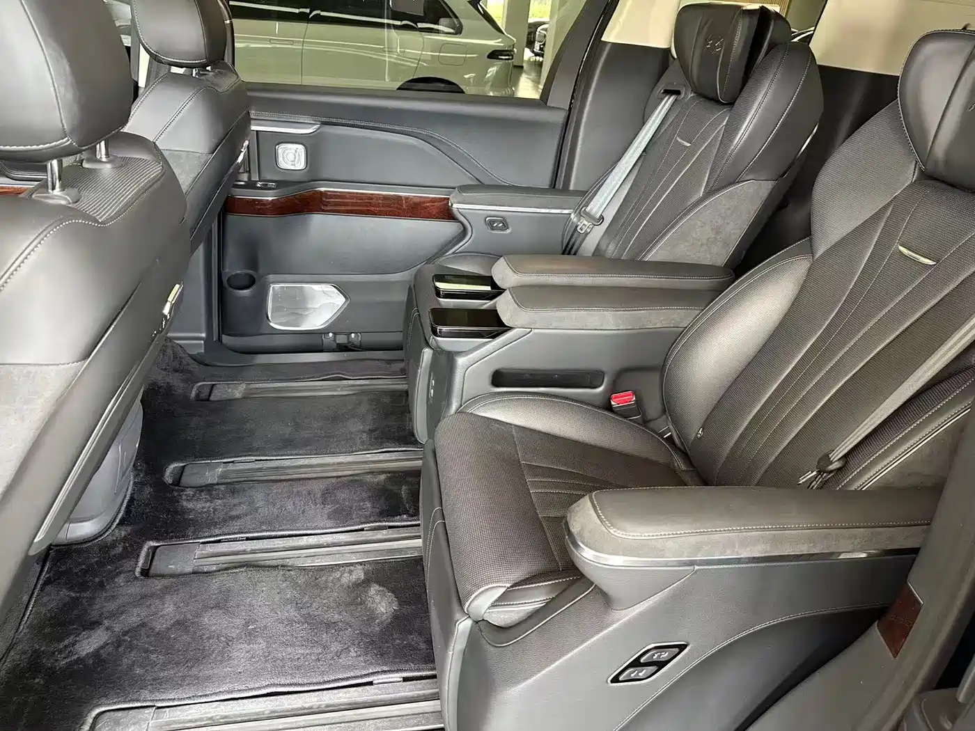Hongqi HQ9 PHEV 2024 2024 Model 2.0T AWD Luxury Edition