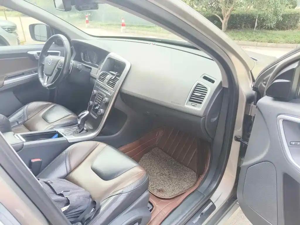 Volvo XC60 (Import) 2014 2015 T6 Momentum