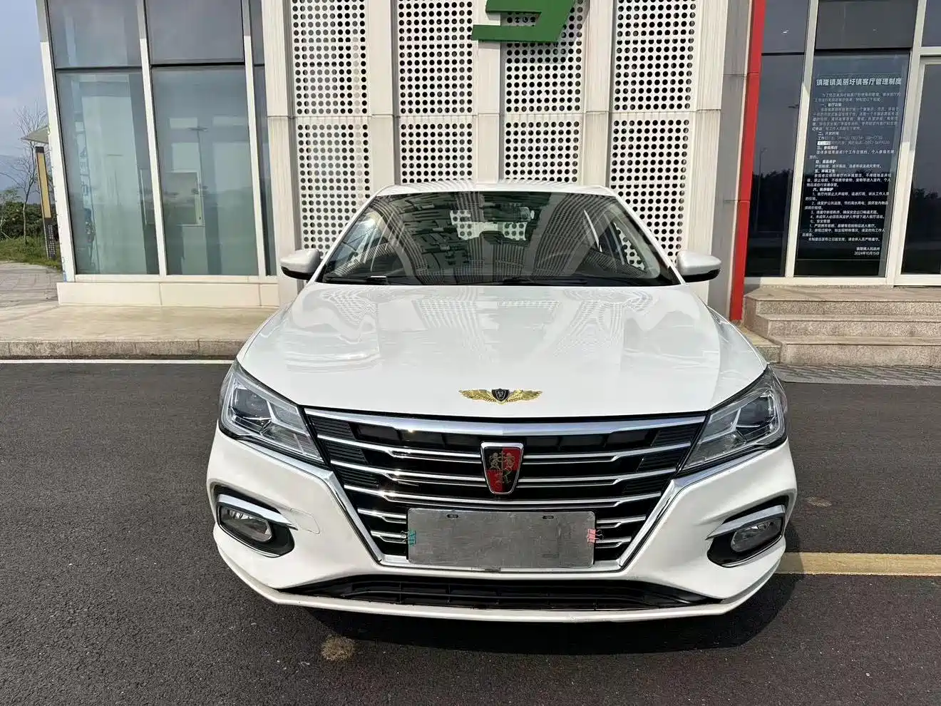 Фото 21 - Roewe i5