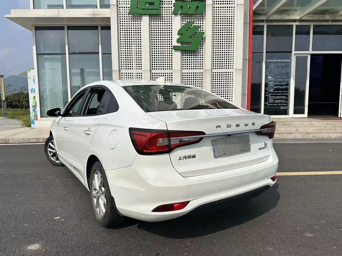 Фото 5 - Roewe i5