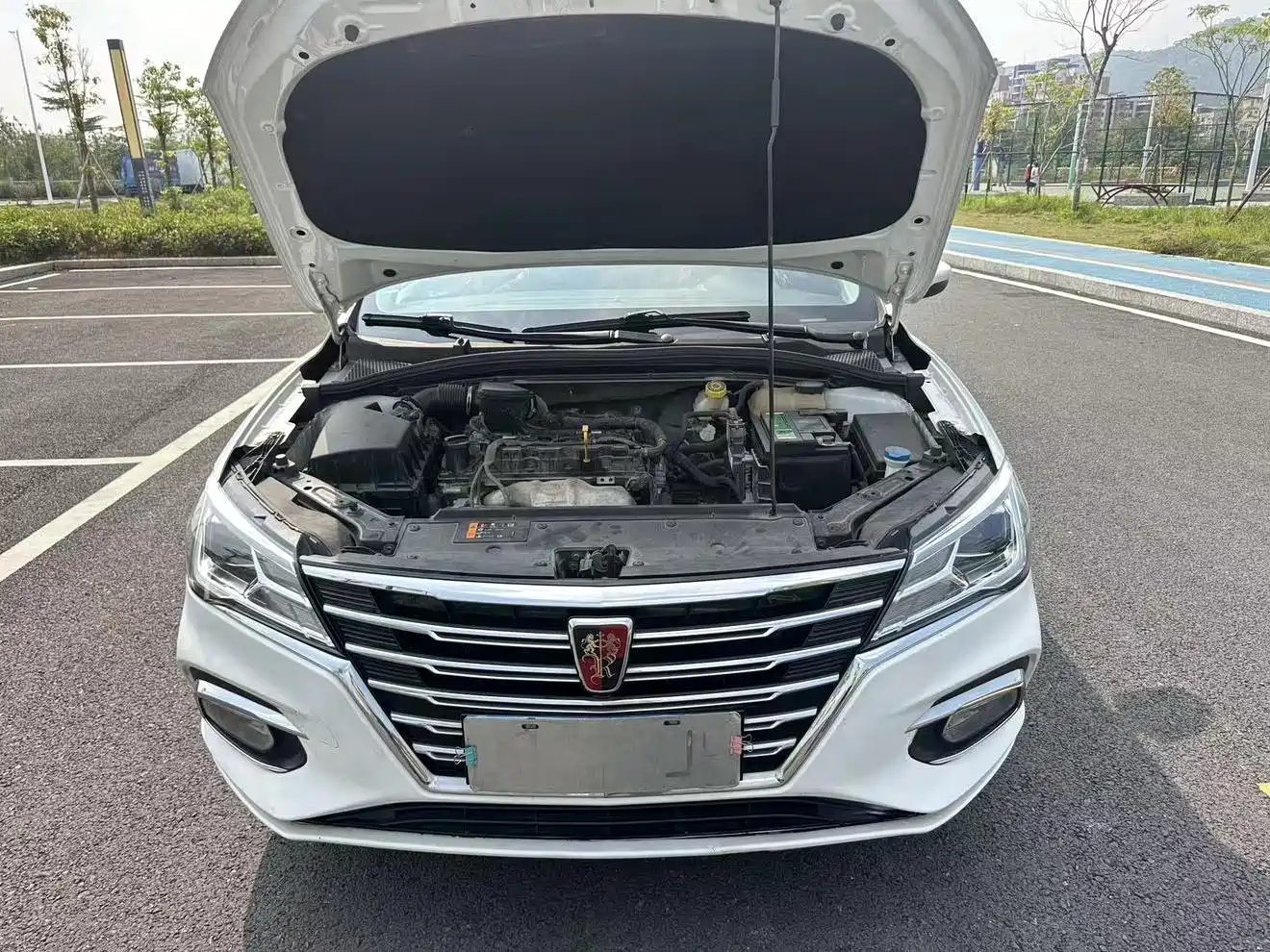 Фото 18 - Roewe i5