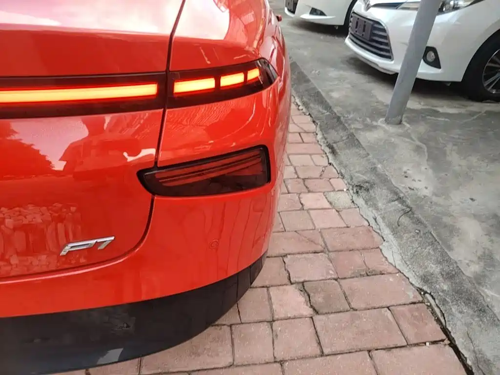 Фото 8 - XPeng P7
