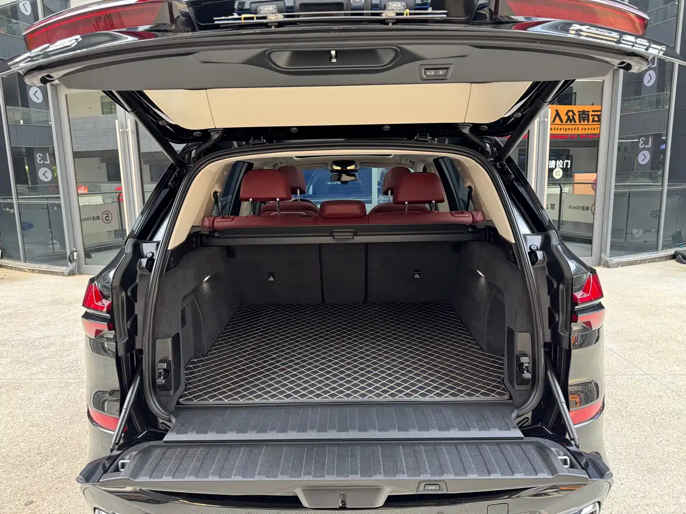 BMW X5 2023 xDrive 30Li Premium M Sport Black Night Package фото 19