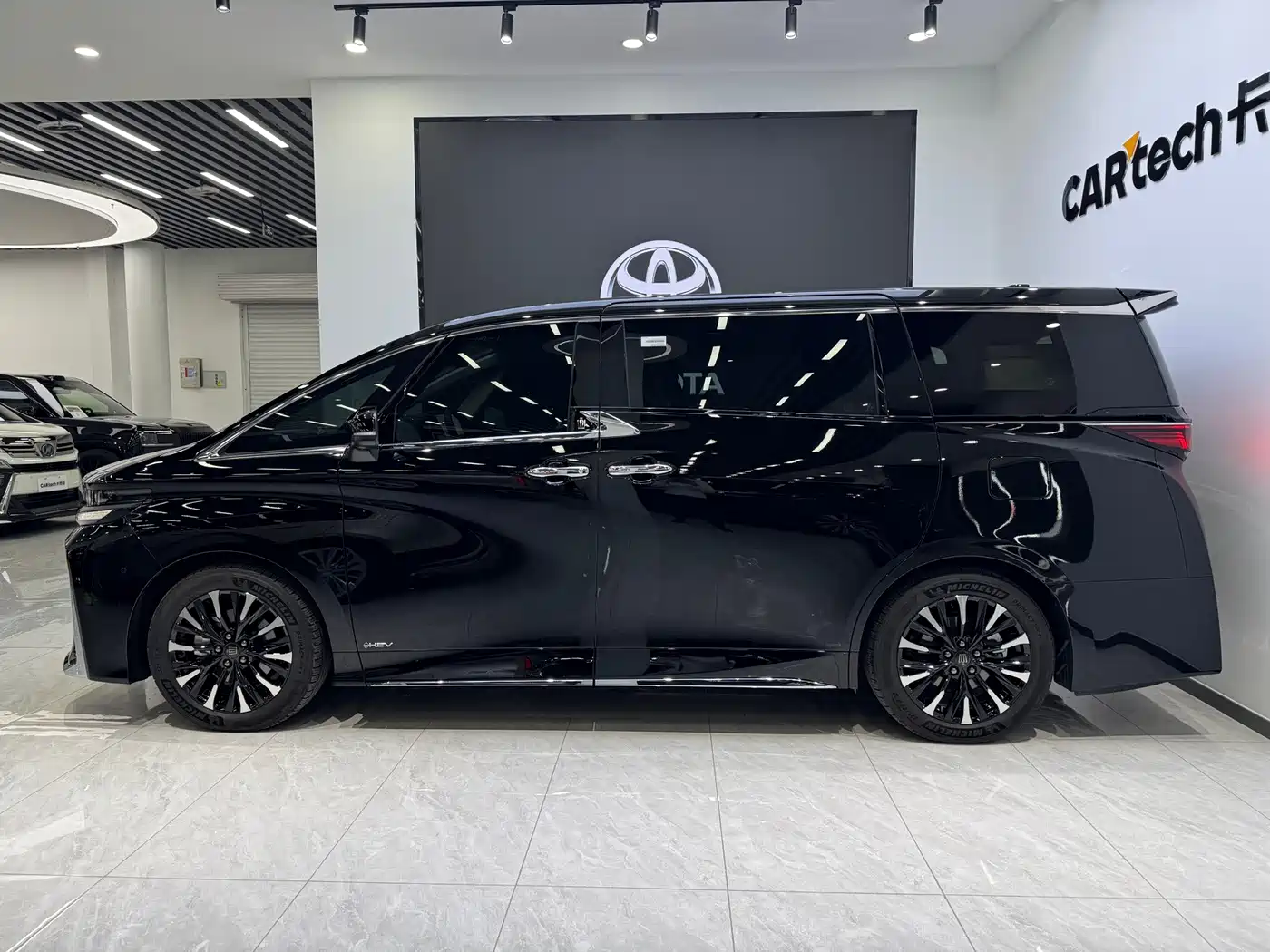 Toyota Vellfire 2026 2024 Crown Hybrid 2.5L Executive Premium Edition