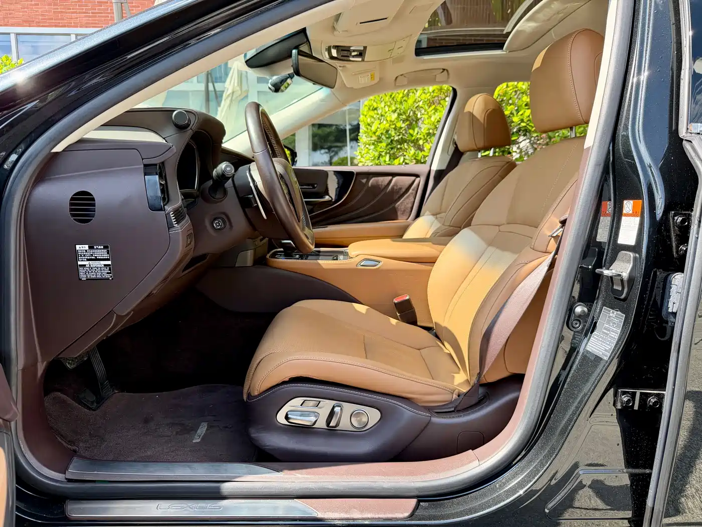 Фото 9 - Lexus LS