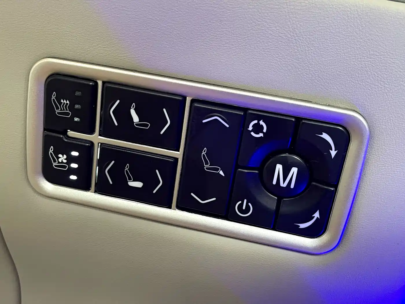 Toyota Granvia 2024 2.5L Hybrid Comfort фото 21
