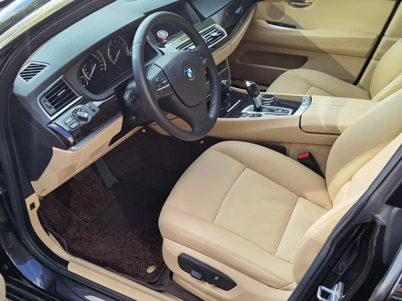 BMW 5 Series GT 2014 528i Leading фото 9
