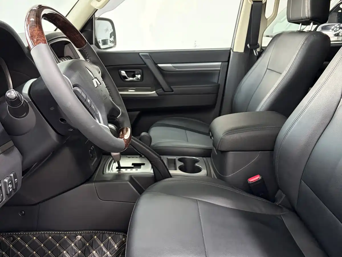 Mitsubishi Pajero (Import) 2016 2016 3.0L Automatic Premium (China V)