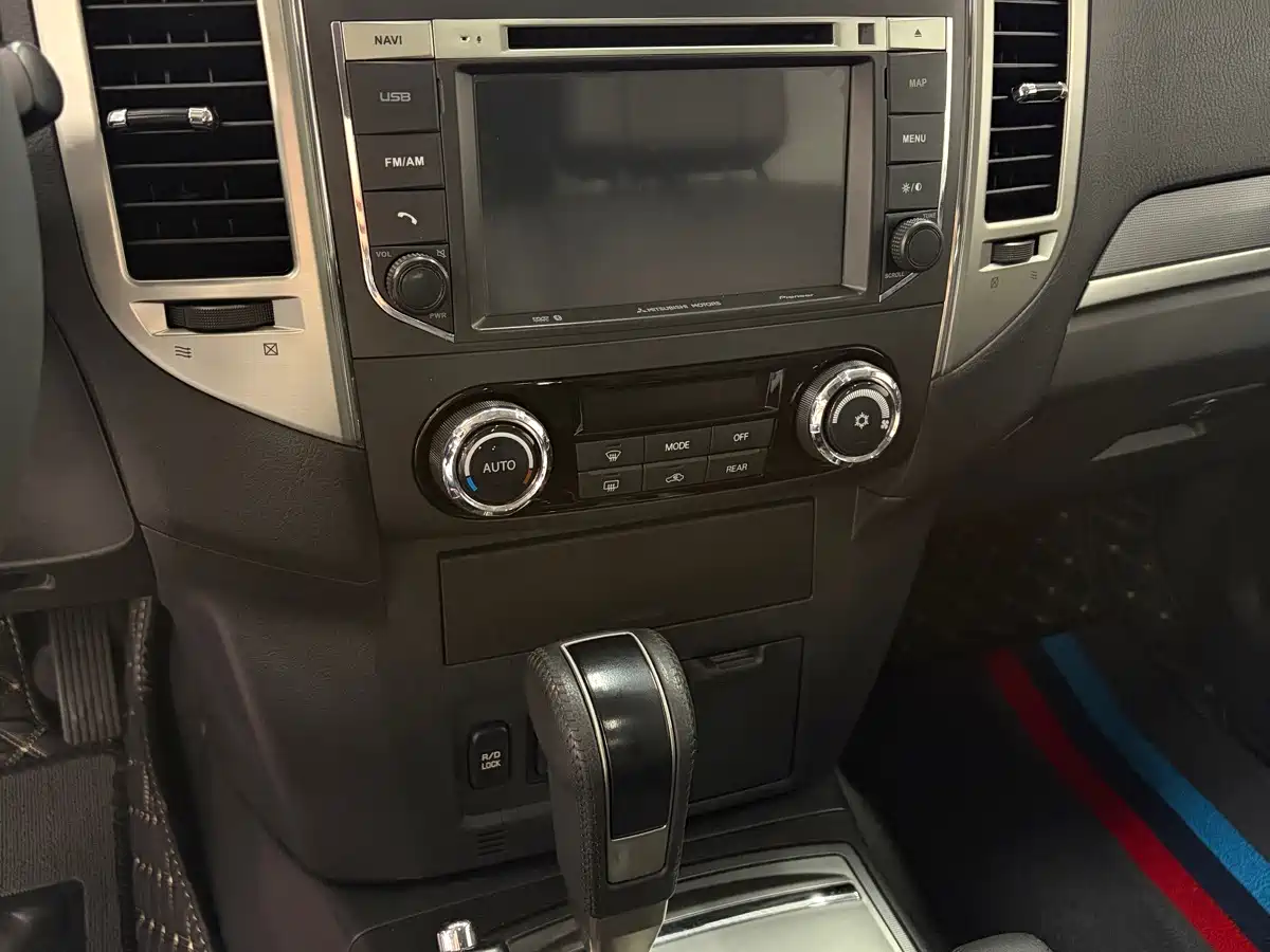 Mitsubishi Pajero (Import) 2016 2016 3.0L Automatic Premium (China V)