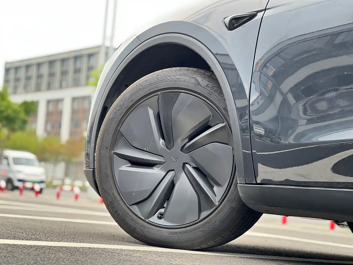 Tesla Model Y 2026 2025 Rear-Wheel Drive