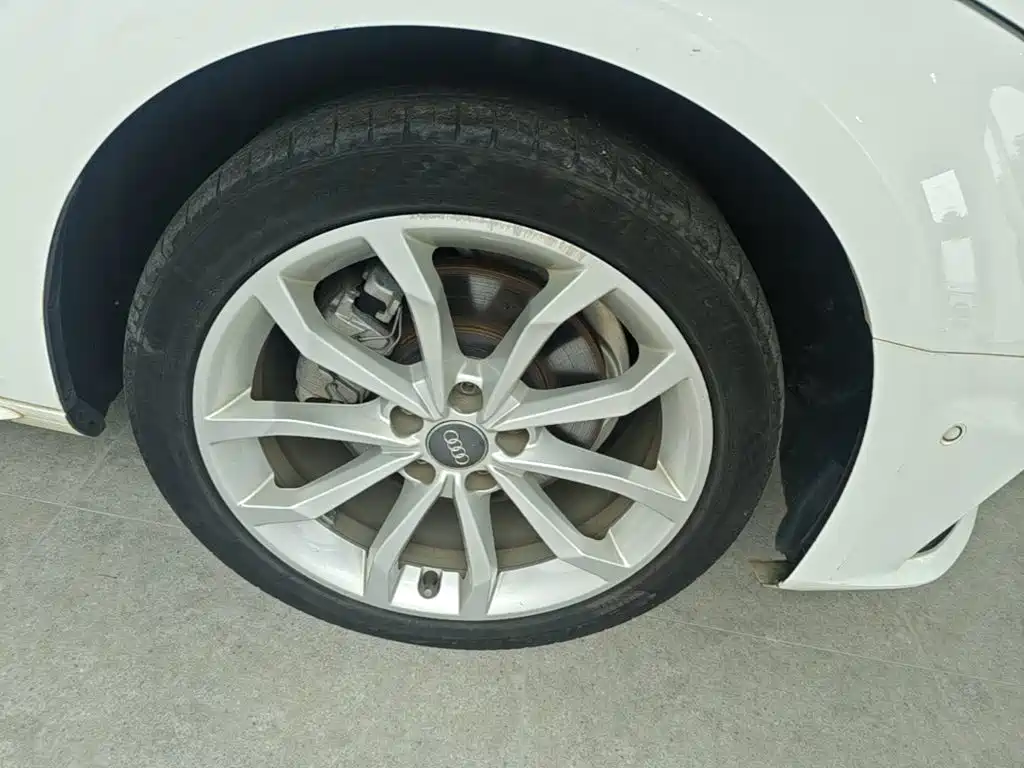 Фото 12 - Audi A4L